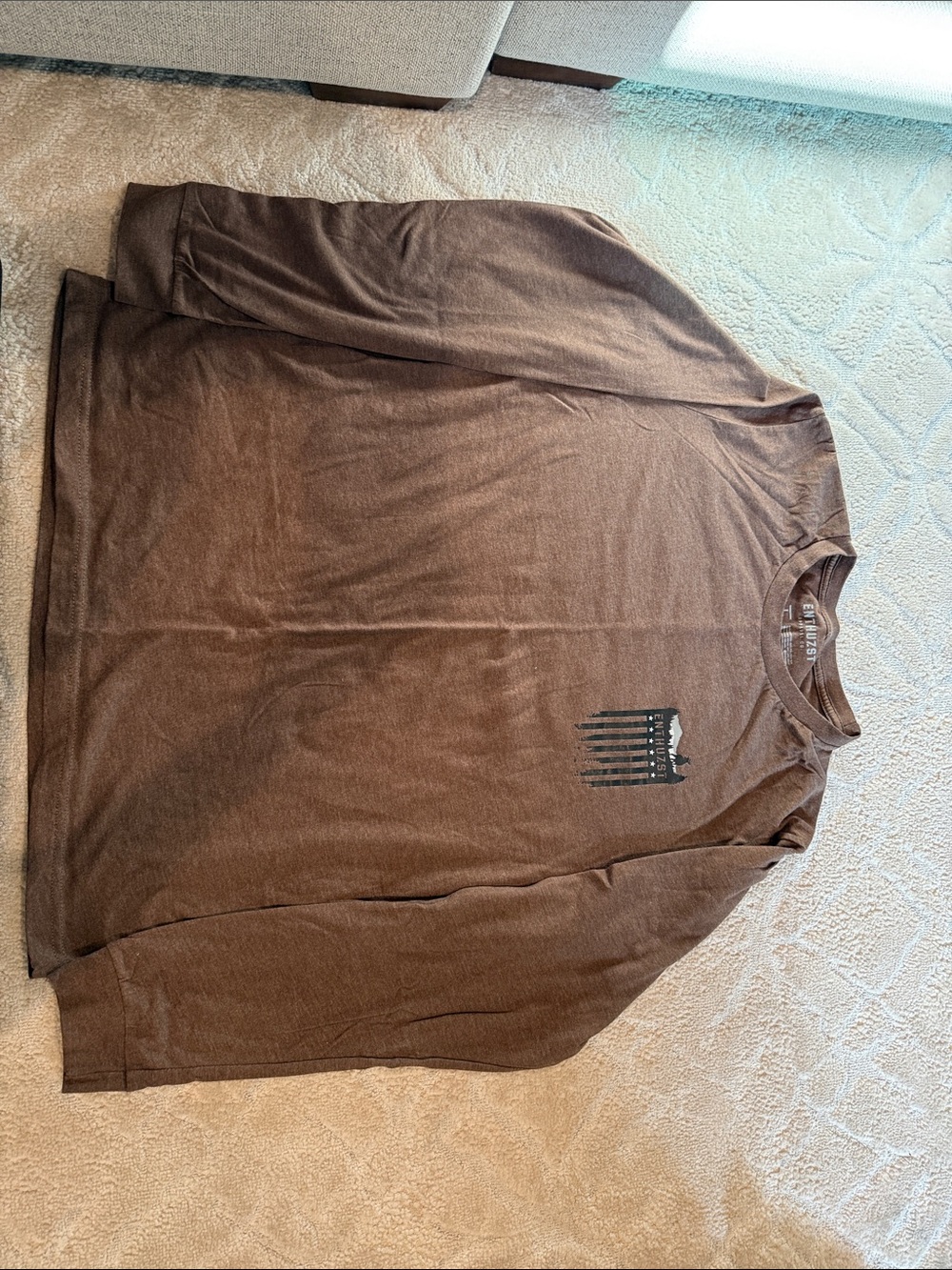 Men's Long-Sleeve Graphic Crewneck Shirt in Brown